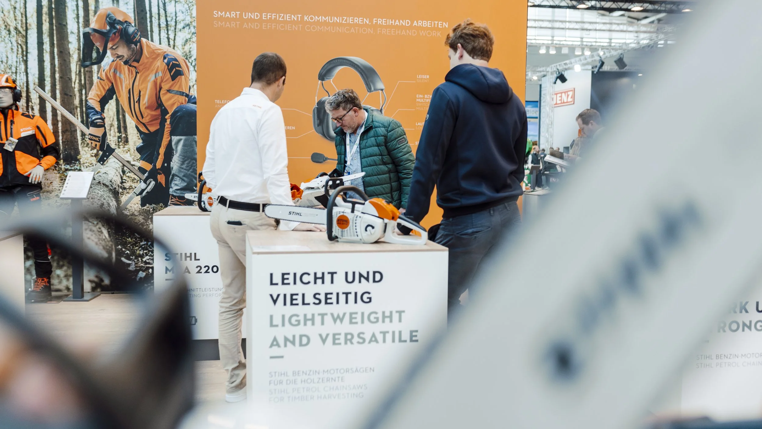 Speed matters: Warum die 24h-Bildlieferung Ihr Messe-Marketing revolutioniert