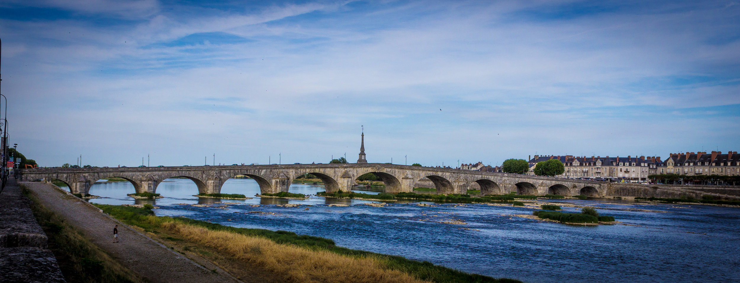 pont sur la Loire.jpg
