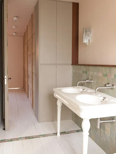 https://www.retrouvius.com/design-projects/hill-remodel-and-extension/7249