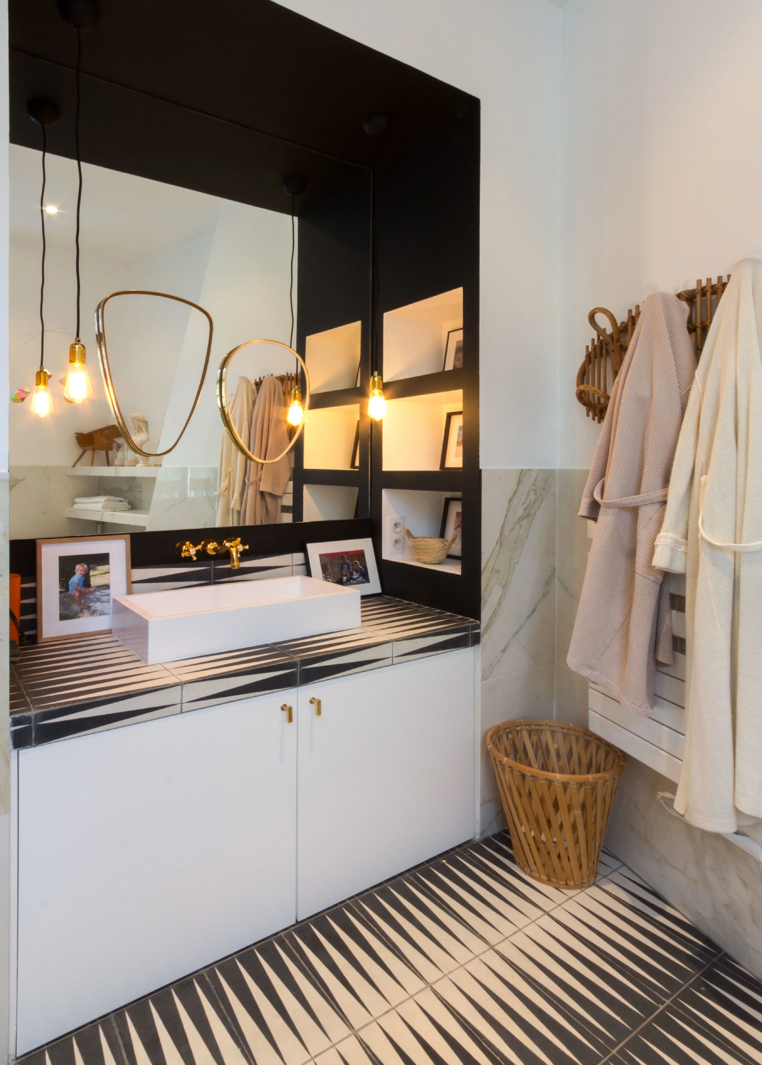 pophamdesign_rectangle_BACKGAMMON_kohl-milk_gcg-bathroom2 2.jpg