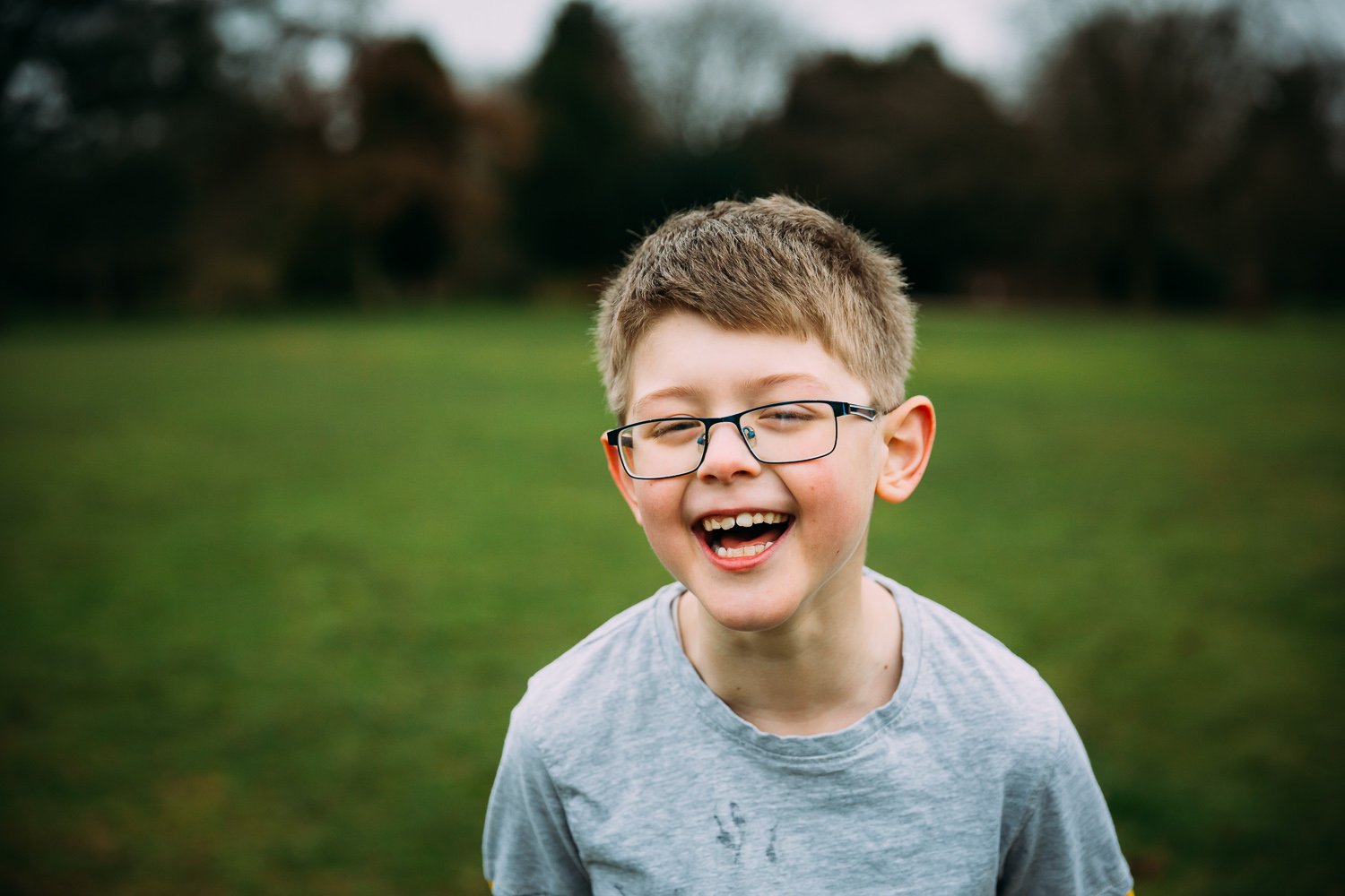 Wimbledon Family Photographer captures boy laughing in a park