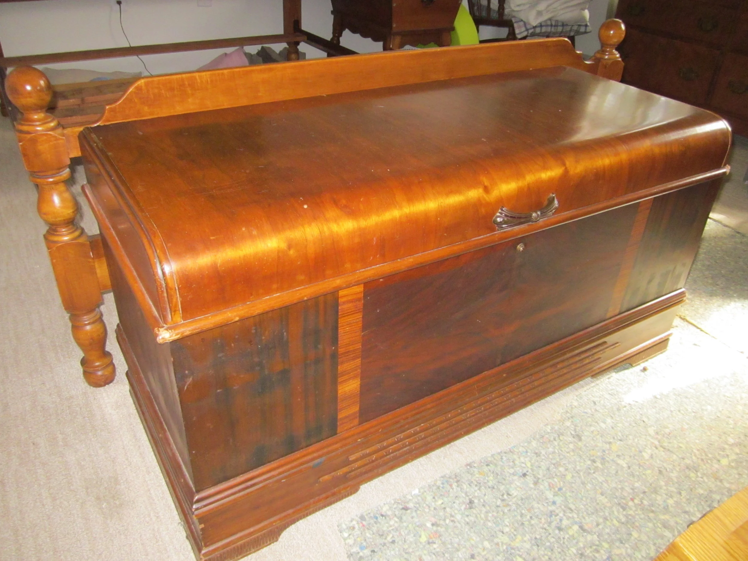 Roos Cedar Chest 
