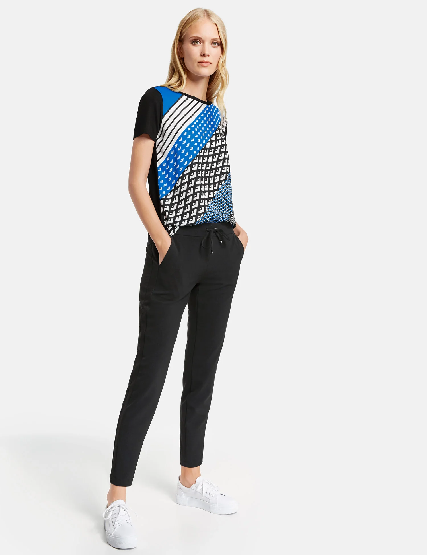 Lounge-Pants-High-mit-Galonstreifen-front-4049598205516-1100.jpg