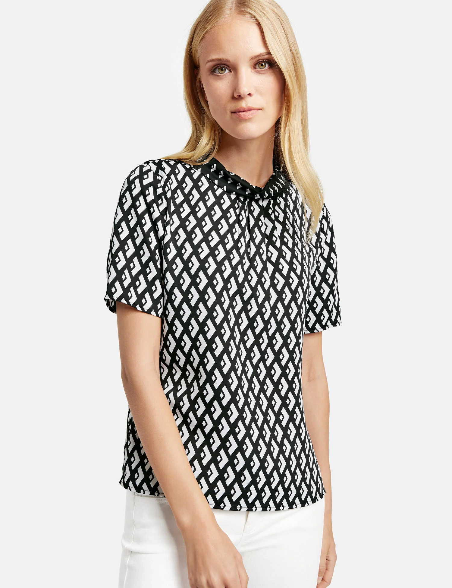 Blusenshirt-mit-halbem-Arm-front-4049598220526-1103.jpg
