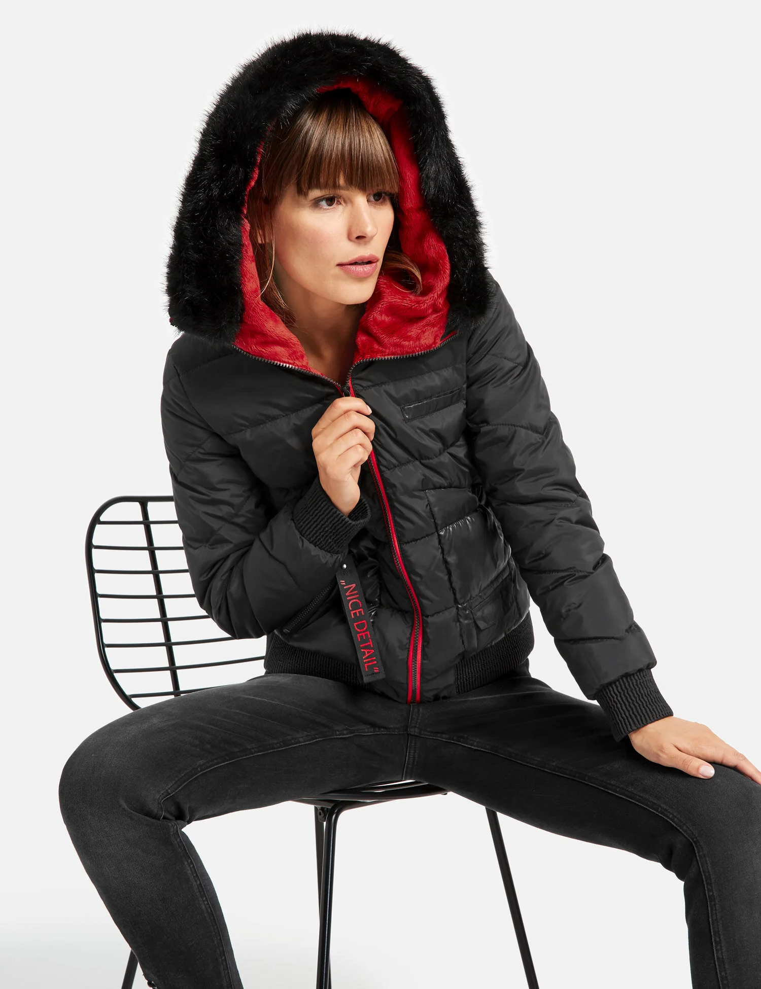 Steppjacke-mit-Kontrast-Details-mood-4049598224241-1100.jpg