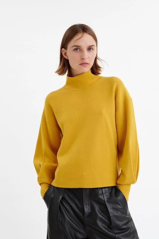 sunny-yellow-knitted-pullover (2).jpg