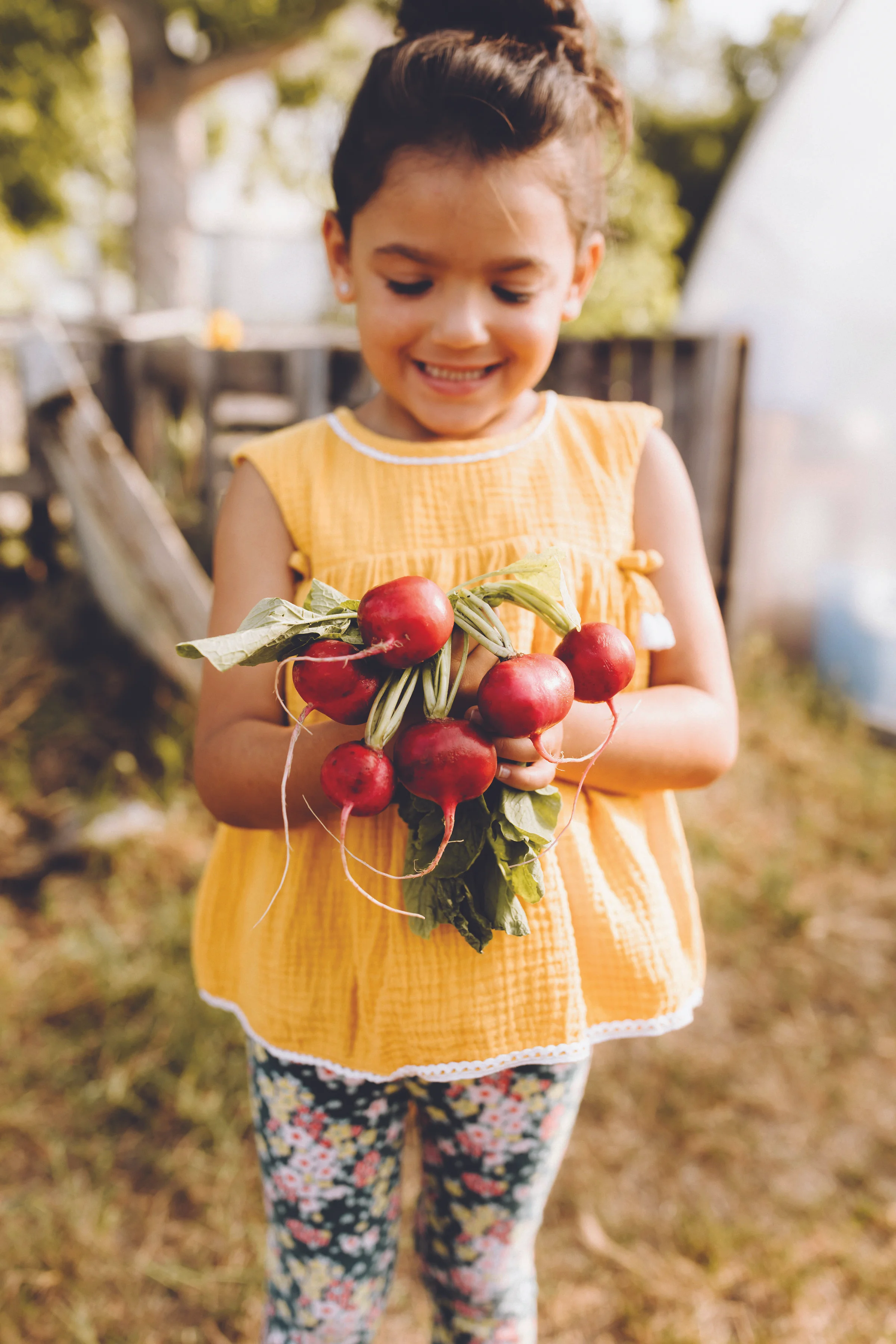 HoldingRadishes_OD_G_01.jpg