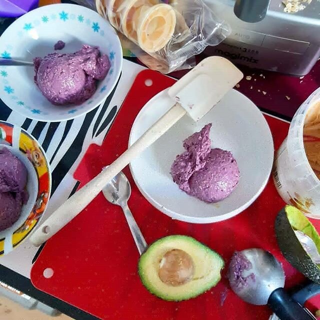 ⁣
Ice cream for breakfast was the win this morning 🍦🍧🍨⁣
⁣
Learning from previous sugar rushing mistakes I loaded this bad boy with a secret ingredient⁣ 🥑🥑🥑🥑🥑🥑🥑🥑🥑🥑🥑⁣
💥💥💥💥💥💥💥💥💥💥💥💥⁣
⁣
Avocado is a great  combination of creamine