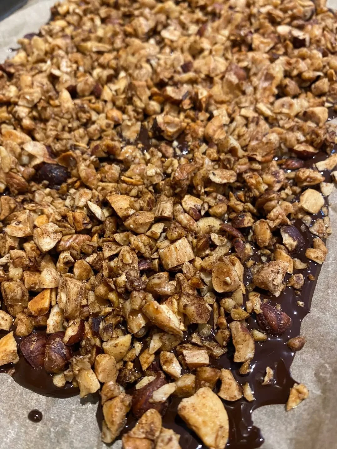 I feel this sweet bite loves the drama of this song, not to sweet mind you, the darkness of the chocolate really balances it out. 

We had a healthy florentine in mind with this one.

#nourishpqckage #eattherainbow #localbuissness #nutrition