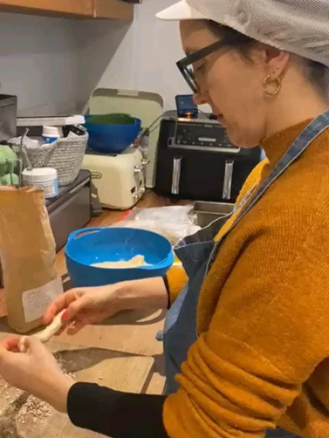 Honestly the total joy we got from these breadsticks 🥰🥰.

Did you know that when you freeze bread it becomes a resistance starch.
These breadsticks are made now and will be frozen, meaning that when they are defrosted and eaten they will be digeste