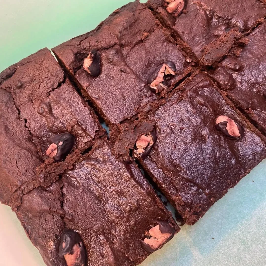 These absolutely stunning black bean brownies are being served up as a snack on day 4 of our nourish package next week.
Packed full of magnesium, fibre,protein and good fats, plus they are just the right amount of feel good chocolate and gorgeousness