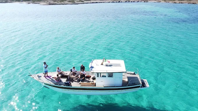 Asinara Boat Tour experienxe in the Marien Protected Area
