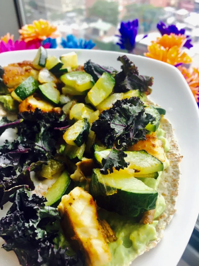 Blackened Fish Tacos With Crispy Kale Avocado Lime Sauce The Lemon Tribe