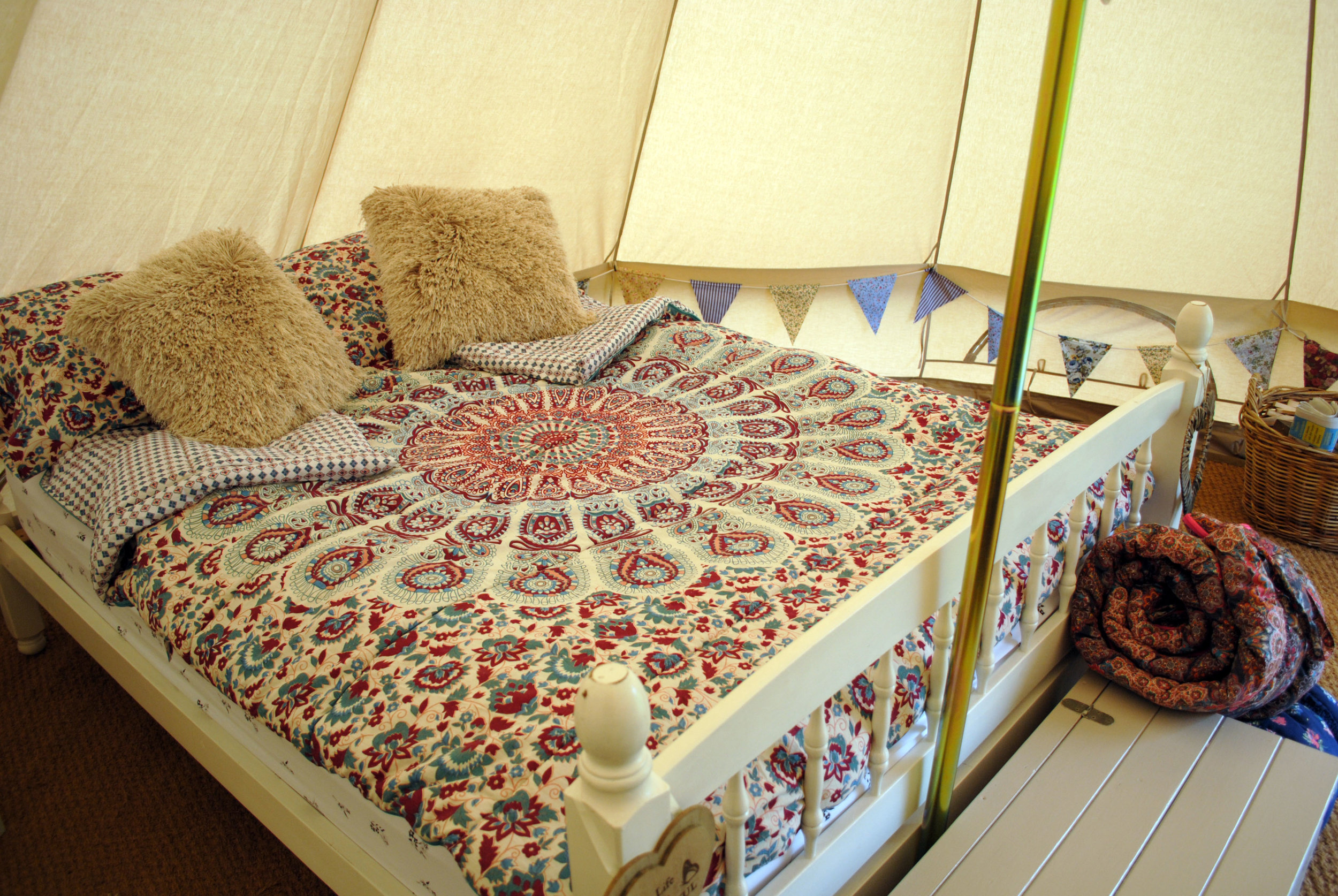 The beatiful Sari print double sleeping bag. 