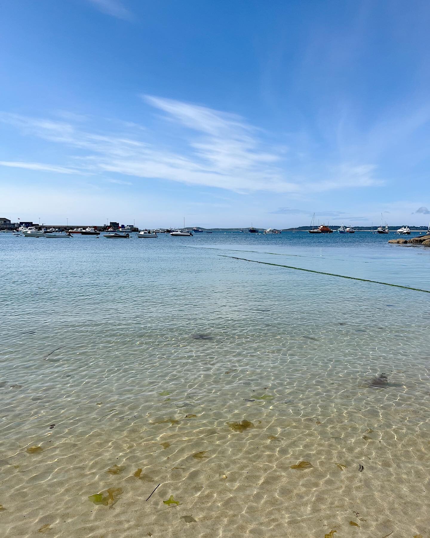 ISLAND life 🌊🏝️👌🏻

Soaking up the clearest waters and bluest skies at Town Beach on St Mary&rsquo;s, Isles of Scilly - the largest of the inhabited islands, 28 miles off the coast of Cornwall 👌🏻

Town beach is dog friendly all year round and a 