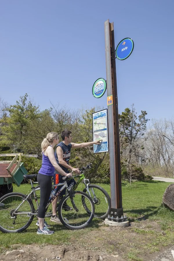 wayfinding couple.jpg