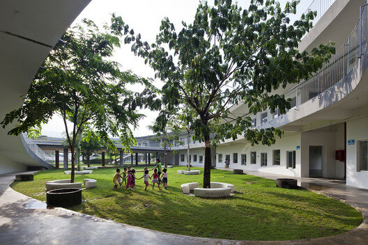 08_eastern_courtyard2.jpg