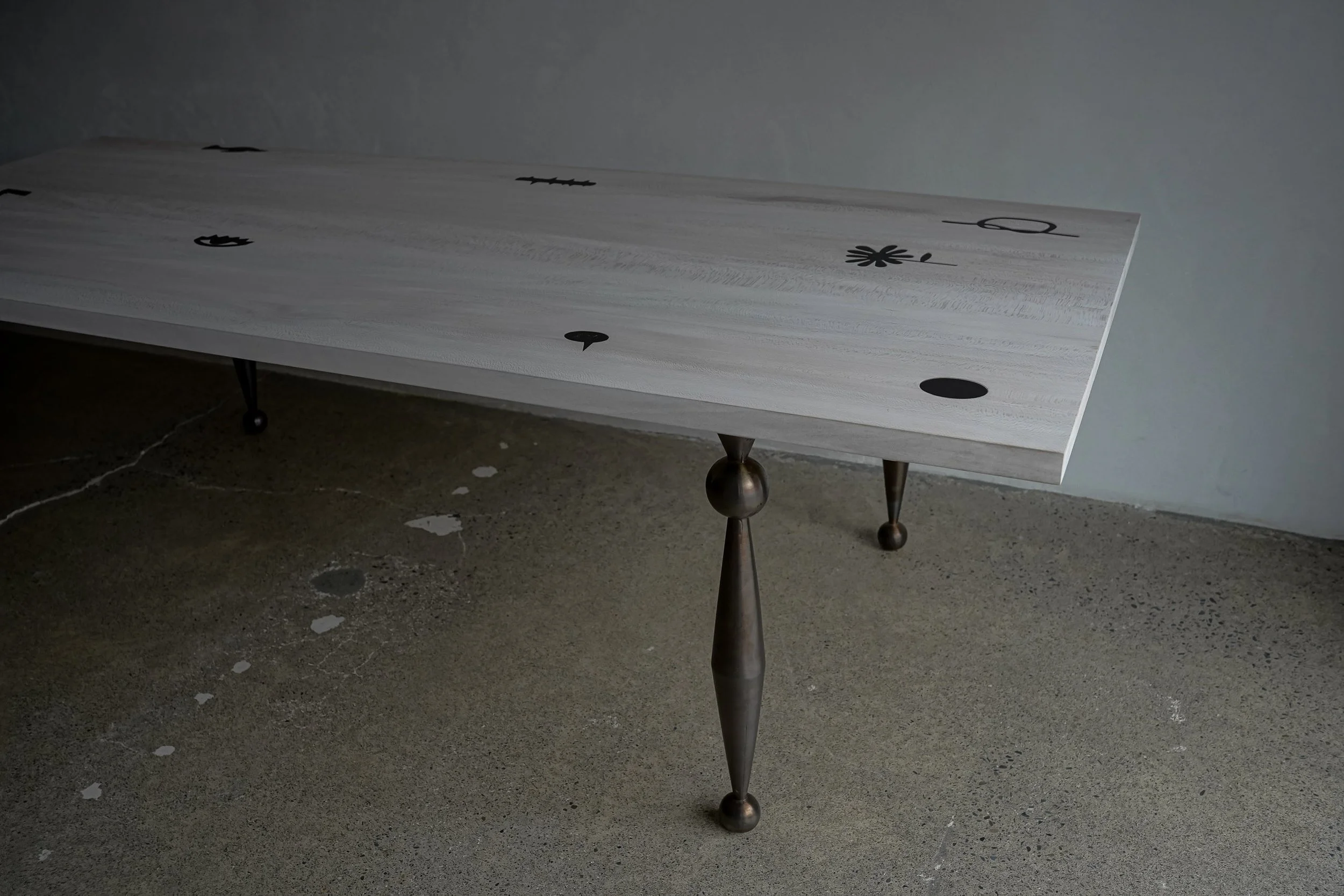 #2024362 Hatfield Dining Table