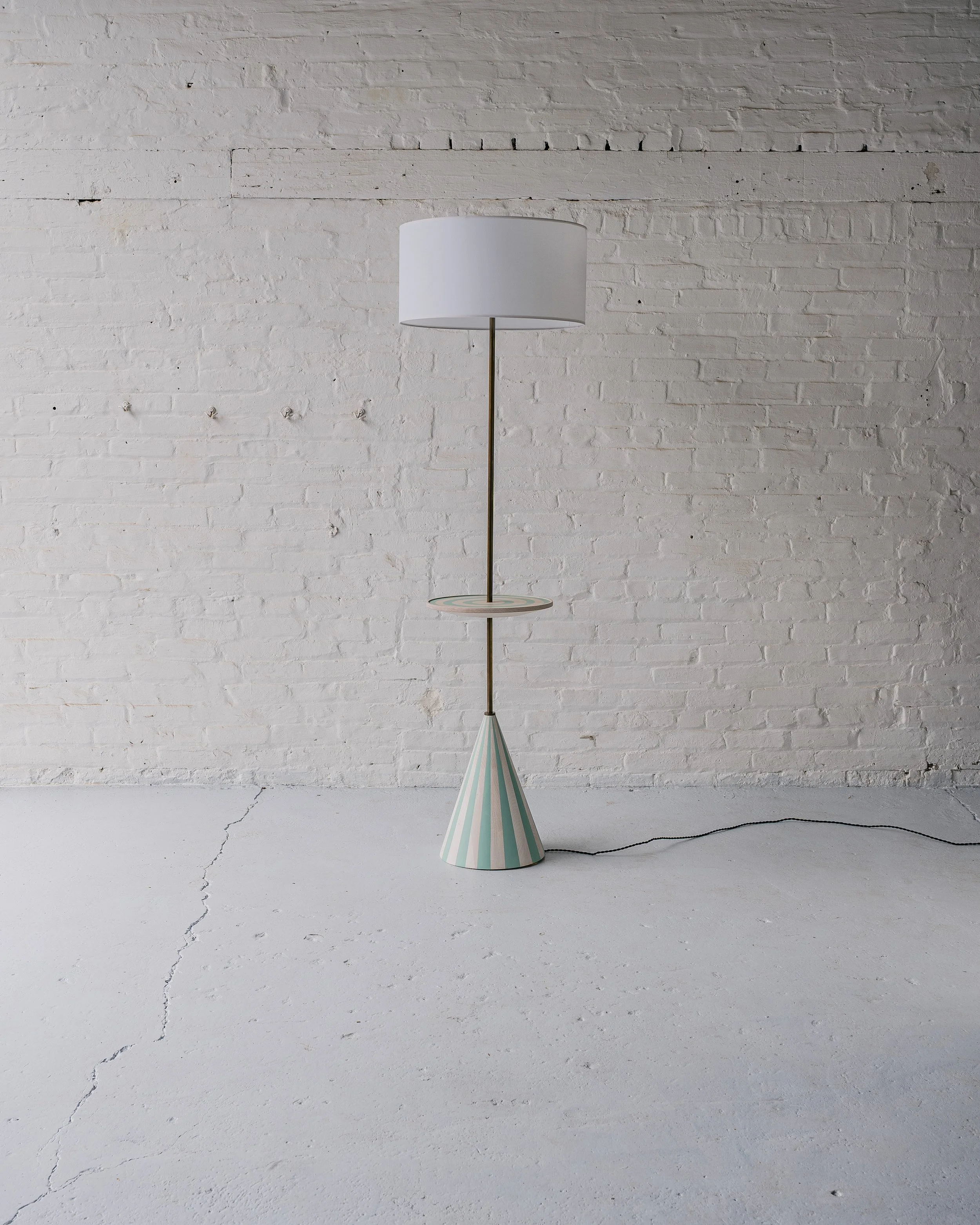 Cone Valet Floorlamp BHM Blue Stripes 03.jpg