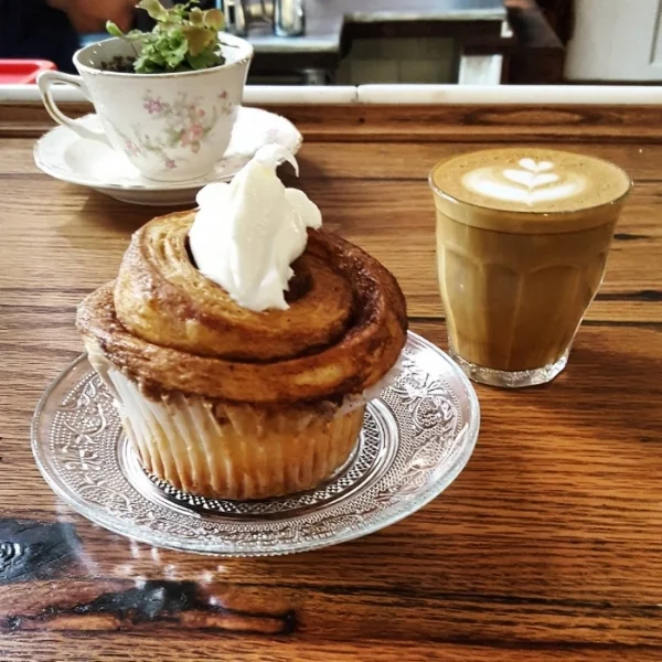 Cinnamon Roll  & Cortado