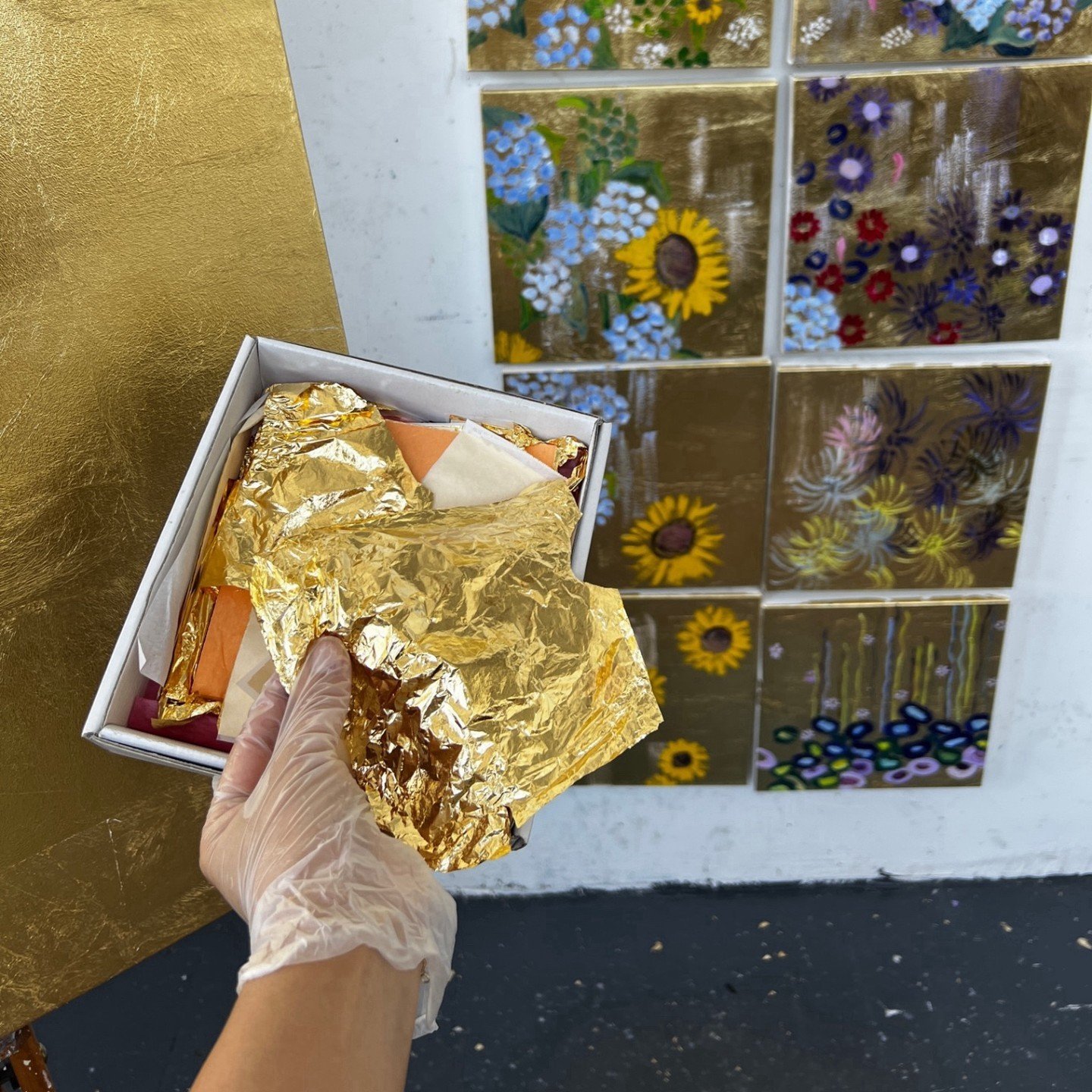 Painting with gold and silver leaf adds texture and a layer of brilliance to my work 💛🩶✨

Have you ever wanted to learn how to apply metal leaf? Let me know below!