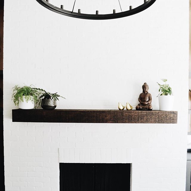 A very beautiful front study. Would be the best place to read a book on a rainy day. There&rsquo;s plants all around you; and a lot of natural materials.
&bull;
&bull;
&bull;
&bull;
&bull;
#atlanta #atl #mariettaga #marietta #georgia #study #zen #pla