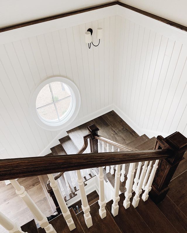 Another stunning staircase. This time with a great bulls eye window that brings in just the right amount of light. &bull;
&bull;
&bull;
&bull;
&bull;

#atlanta #architecture #southernliving #construction #interiordesign #finehomes #customhomes #luxur