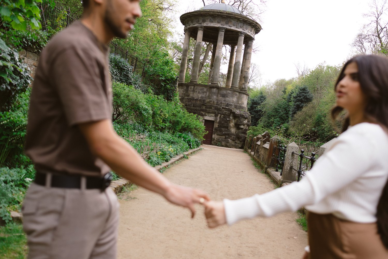 edinburgh-engagement-photos-scotland-1.jpg
