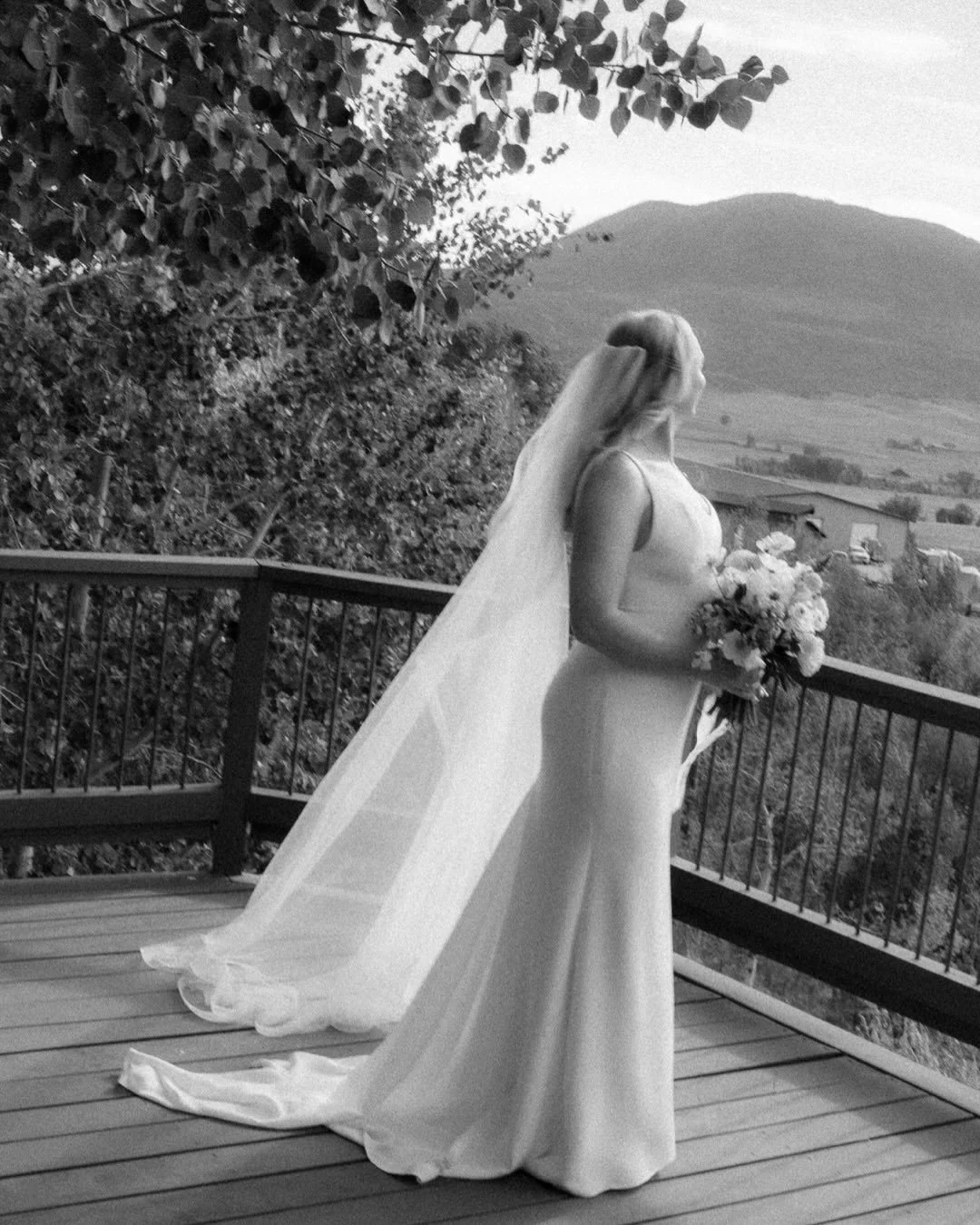 Just a few random, feeling-forward frames from a summer wedding day in Steamboat Springs. Warm in spirit and temps. A mix of digital and 120 film.

Second shot for @sydneybrewerweddings 📷