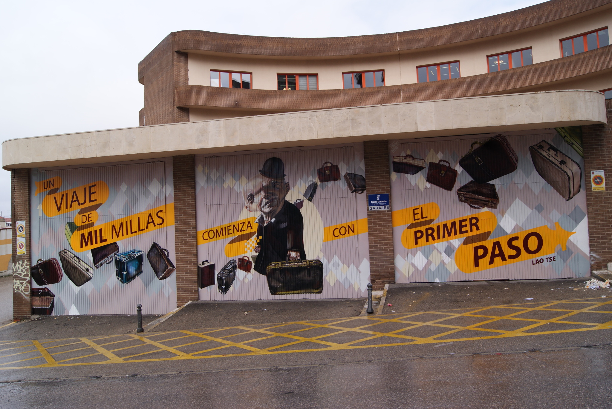 One of the murals by Antonio Samaniego and Mr. Trazo for "Cuenca 2016", 2010. Below, example of "36 days of type" by Antonio and Gonzalo Samaniego, 2017.