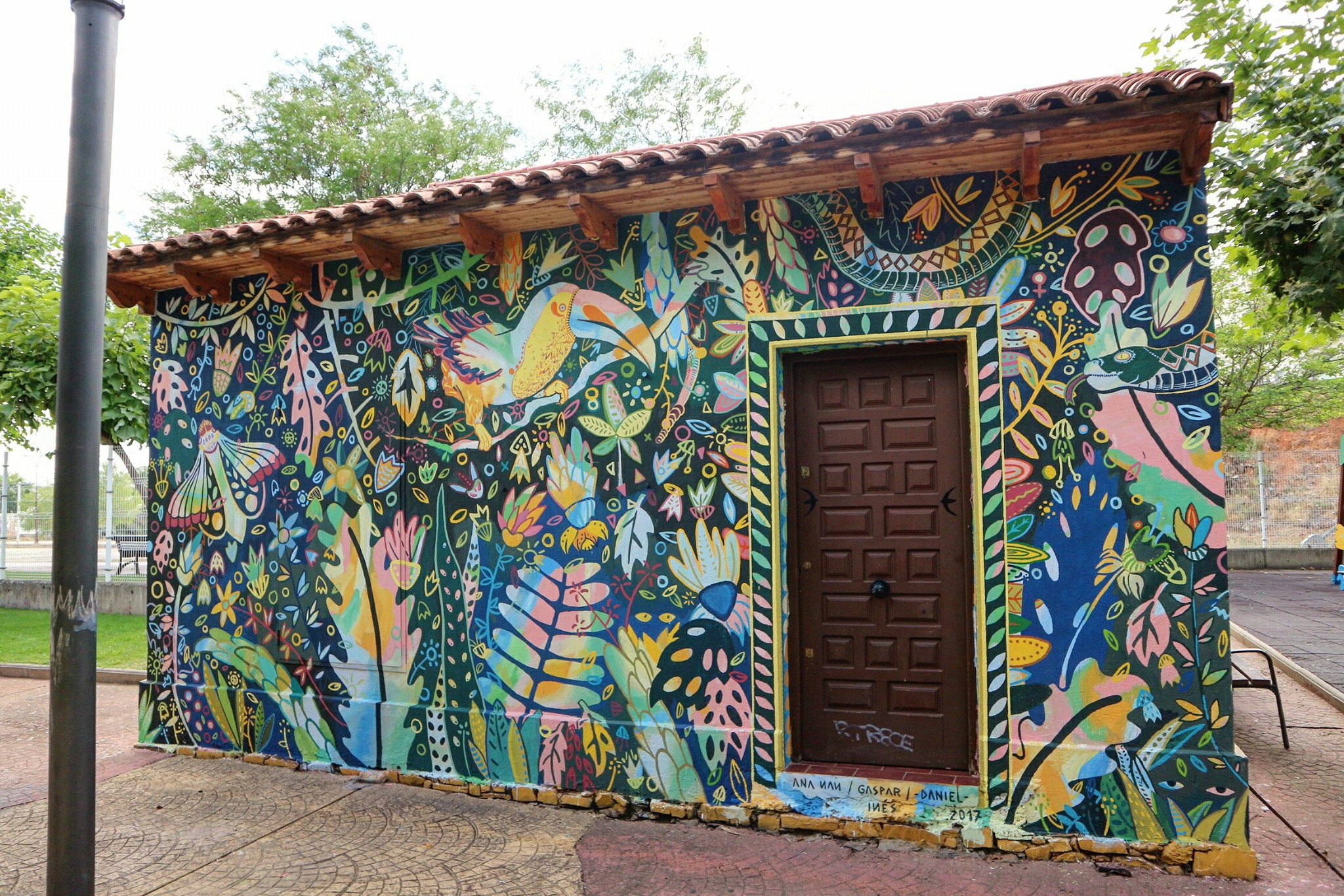 Mural por Gaspar Francés, Ana Nan, Daniel Morán e Inés Velázquez. La Bañeza, 2017. Foto: Román Ramírez.