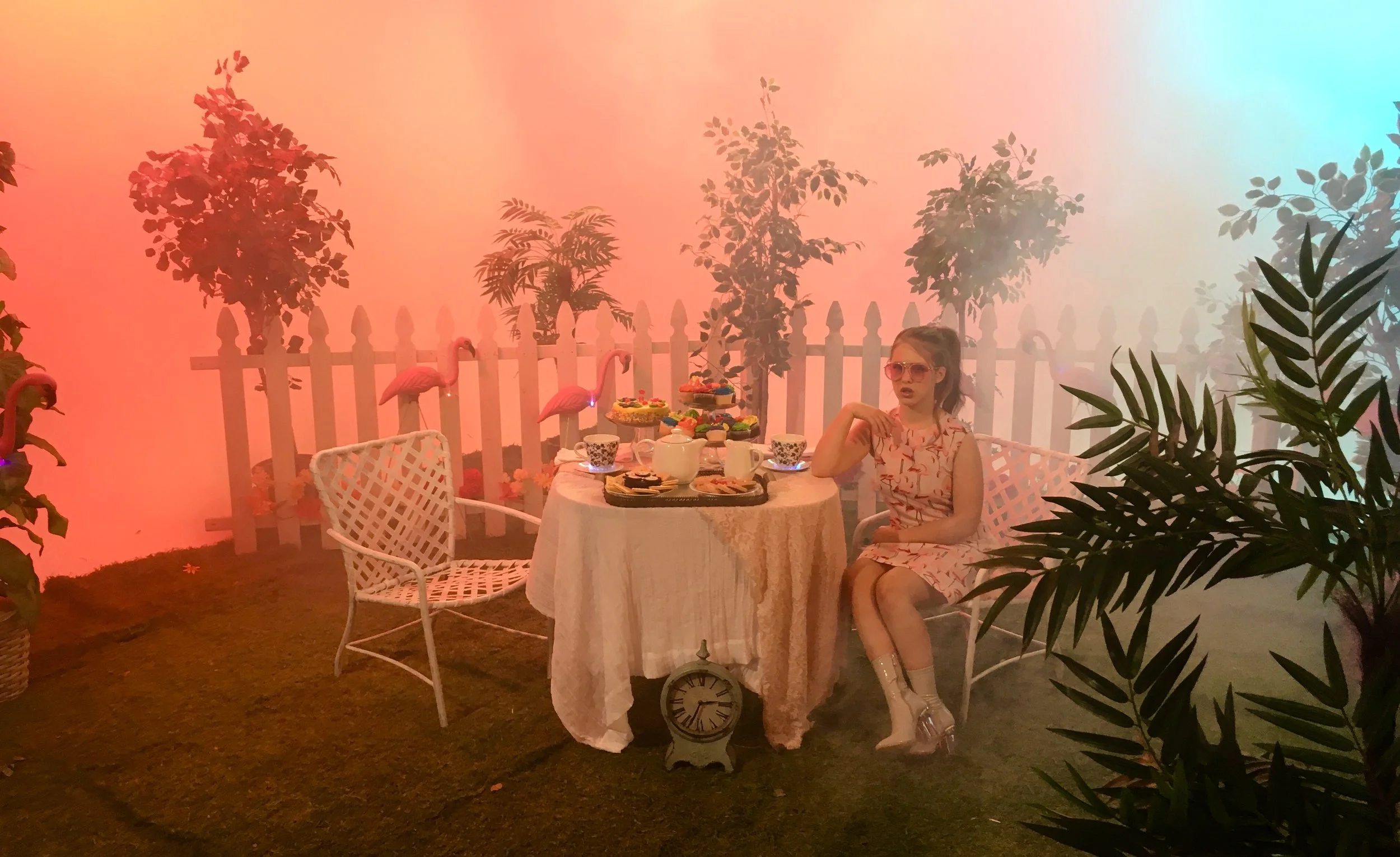Falmingo / Alice in wonderland tea party scene