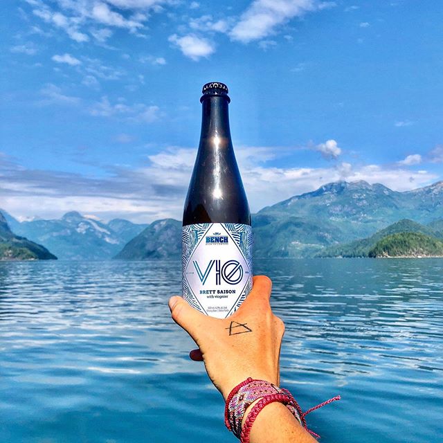 Currently drinking:
VIO from @benchbrewing while out exploring the unbelievably warm ocean waters of this particular region of the Pacific Northwest.
.
May just live on my little boat forever - this place is heaven!
.
.
.
.
.
.
#fortheloveofcraftbeer
