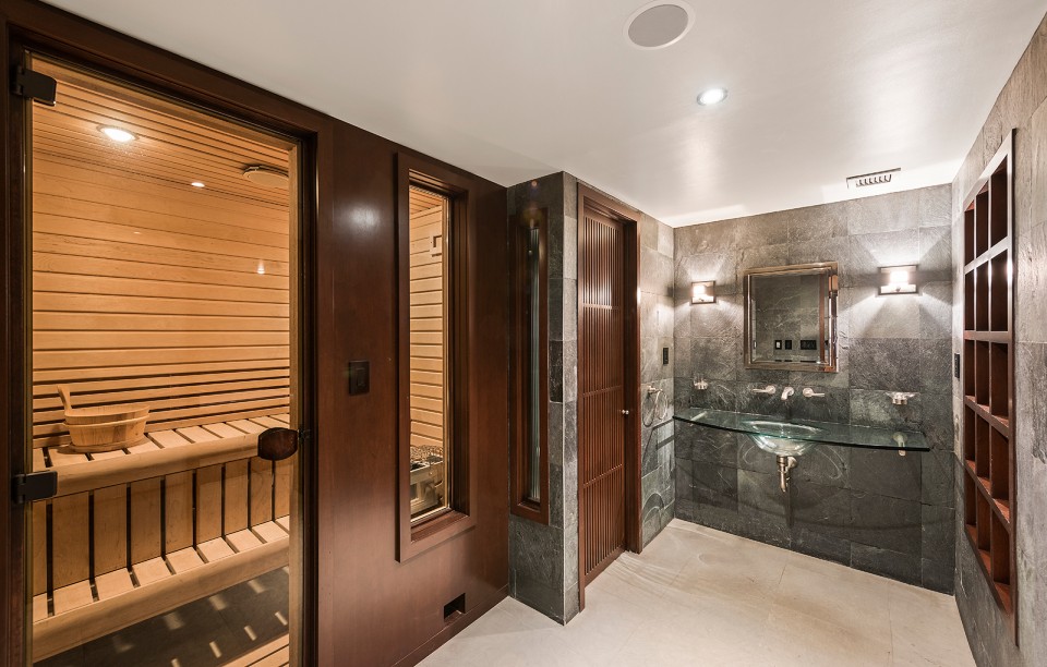 s3.amazonaws.com-core-listing-images-2017-04-24-135_west_70th_street_3bc_07-4971.jpg