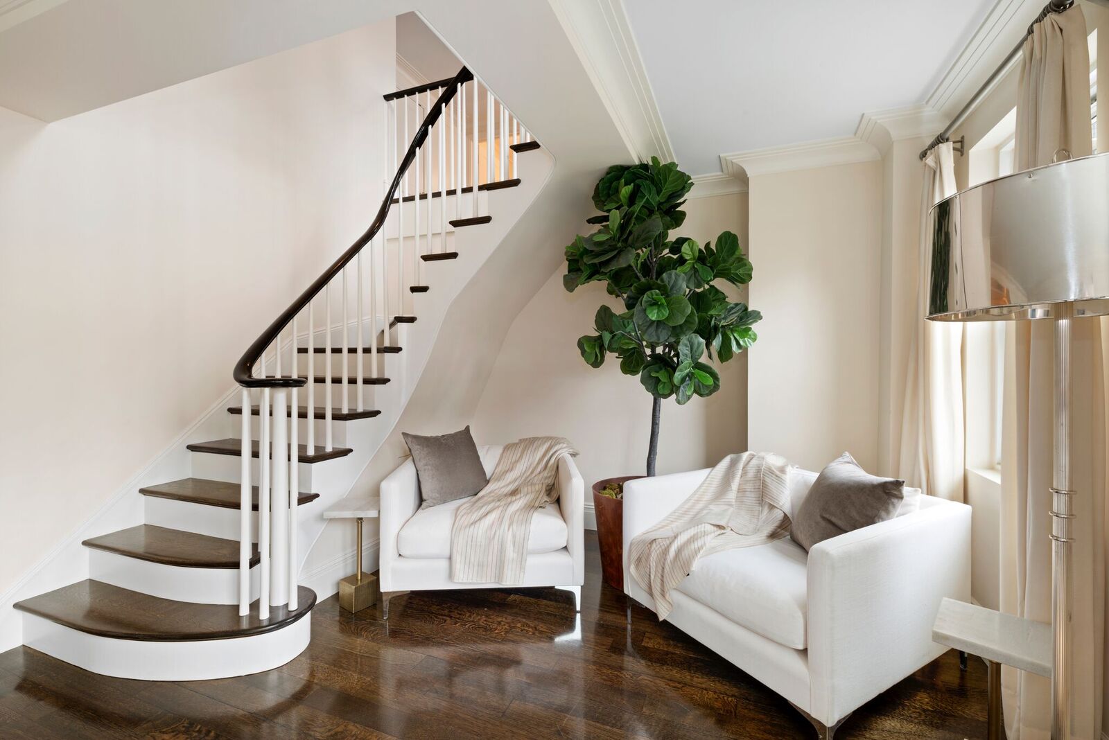 200East84thSt56G-UpperEastSideNewYork_Michael_Orme_DouglasElliman_Photography_50875613_high_res.jpg