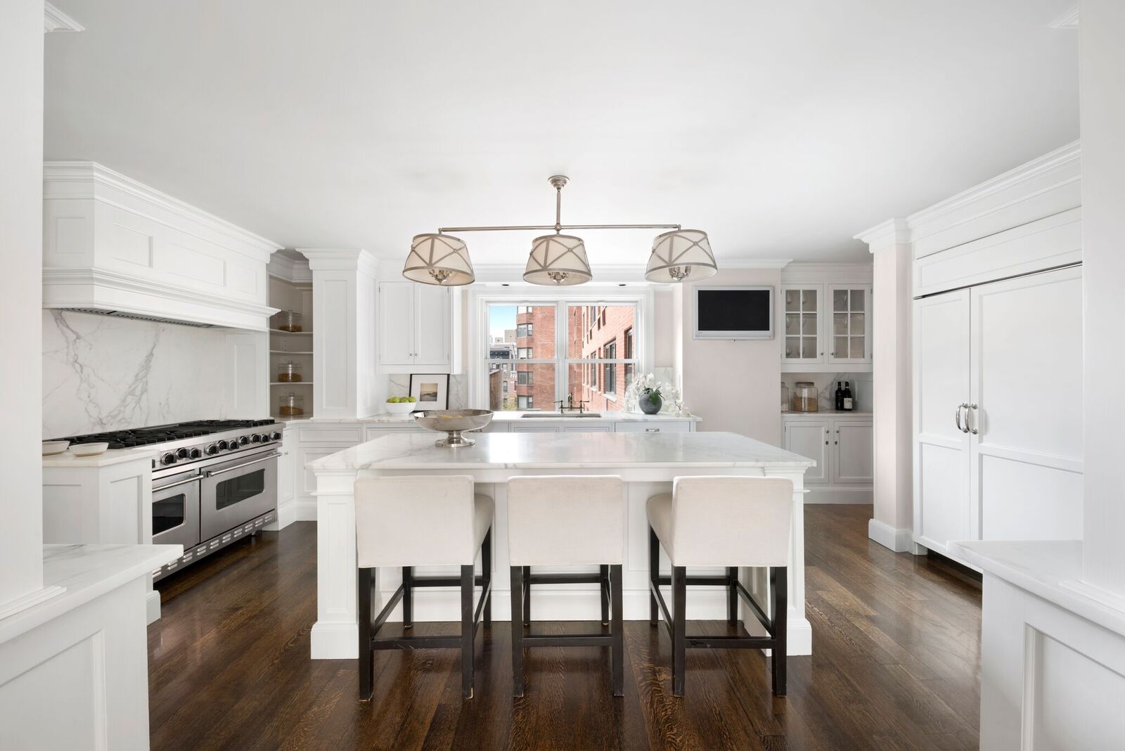 200East84thSt56G-UpperEastSideNewYork_Michael_Orme_DouglasElliman_Photography_50875779_high_res.jpg