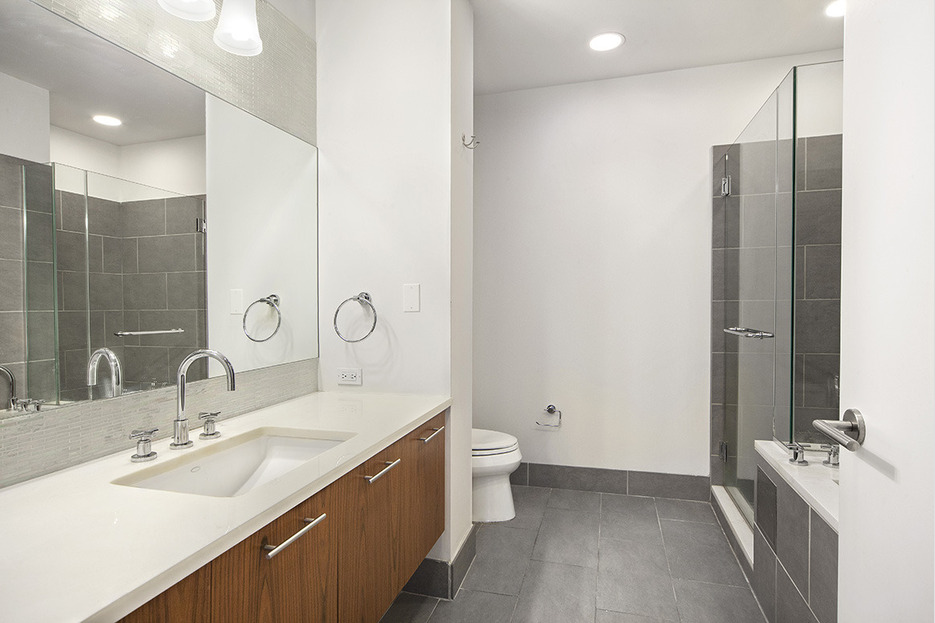 size_935x623_16357306_130W19thSt_3E_bath_WEB.jpg
