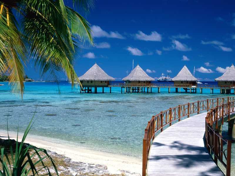 Walkway_to_Paradise,_Tiputa,_Rangiroa,_French_Polynesia.1.jpg