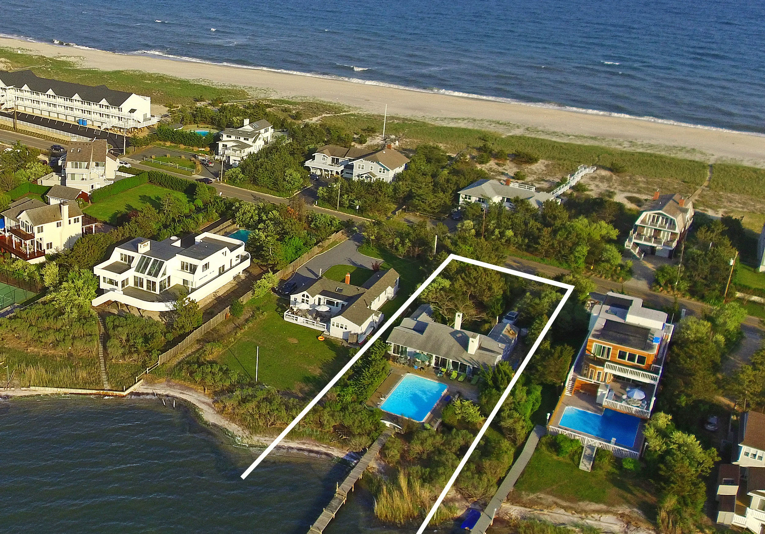 488DuneRoadWesthamptonBeachSouthNewYork_Jean-Marc_Zarka_DouglasElliman_Photography_64853298_high_res.jpg