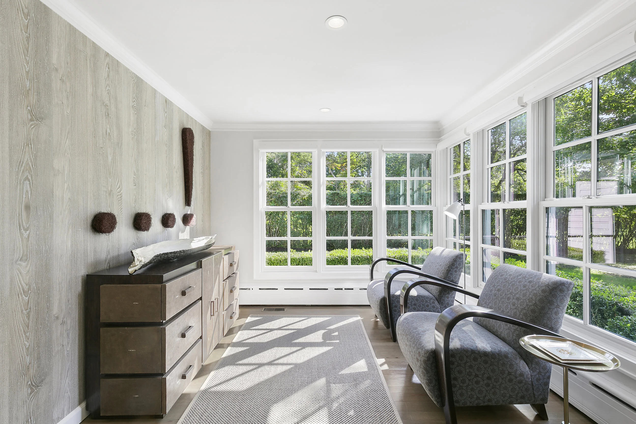 659HillStreetSouthamptonVillageNewYork_TheresaTerri_Brown_DouglasElliman_Photography_70964408_high_res.jpg