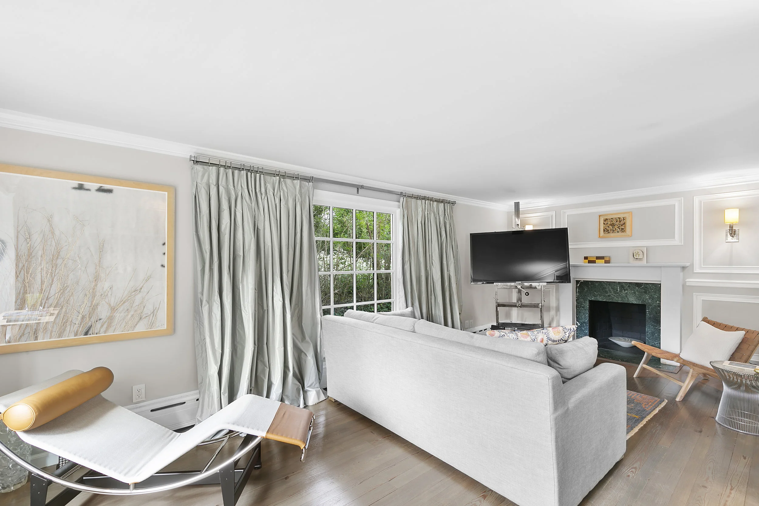 659HillStreetSouthamptonVillageNewYork_TheresaTerri_Brown_DouglasElliman_Photography_70964631_high_res.jpg