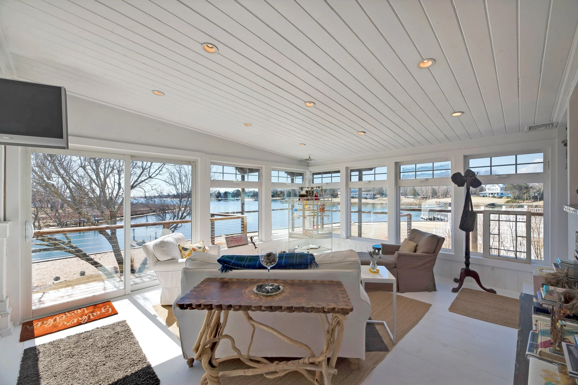 7SpringvilleCircleHamptonBaysNewYork_Peter_Moray_DouglasElliman_Photography_75314827_high_res.jpg