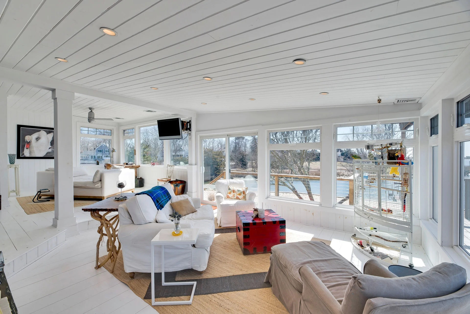 7SpringvilleCircleHamptonBaysNewYork_Peter_Moray_DouglasElliman_Photography_75314880_high_res.jpg