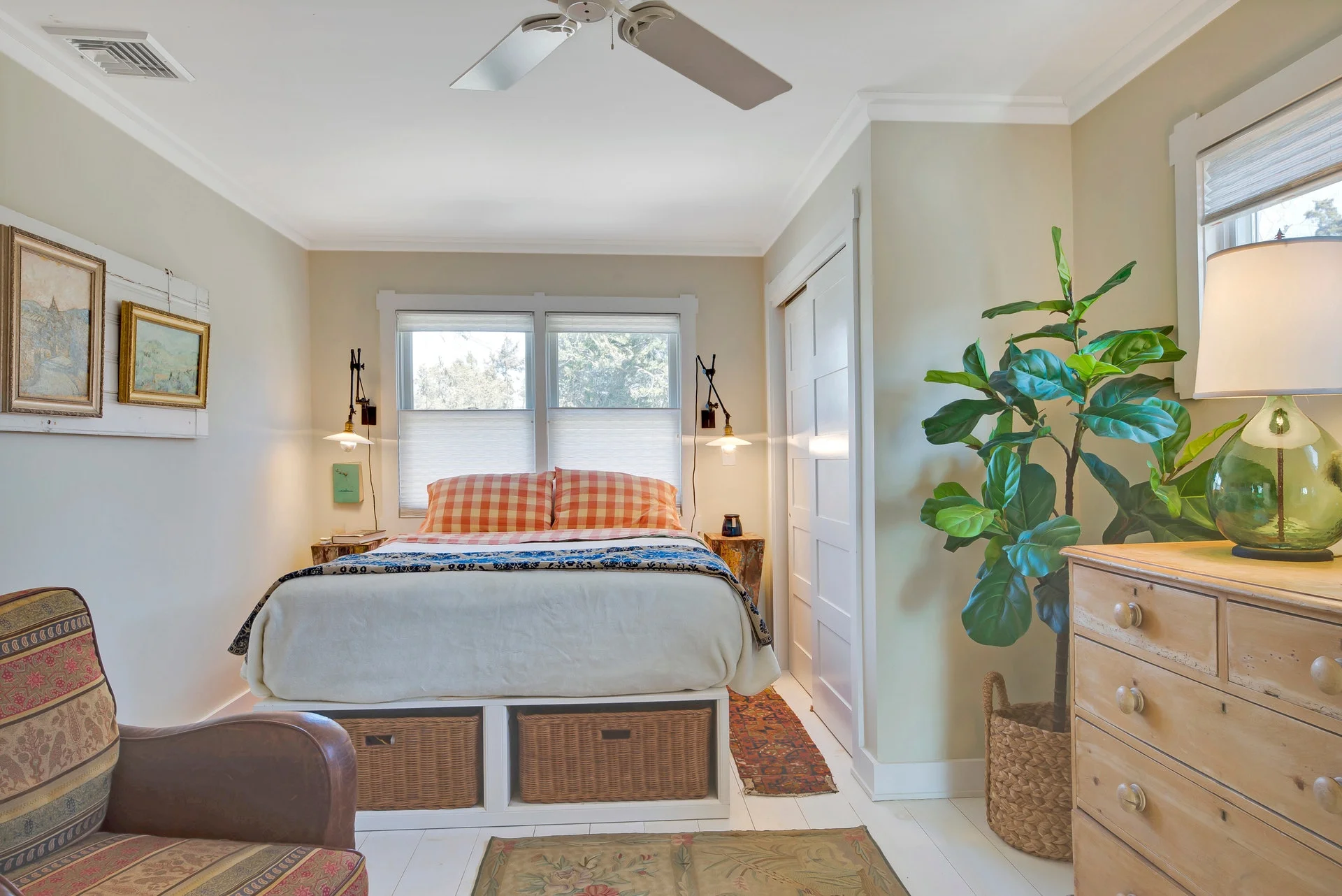 7SpringvilleCircleHamptonBaysNewYork_Peter_Moray_DouglasElliman_Photography_75315122_high_res.jpg