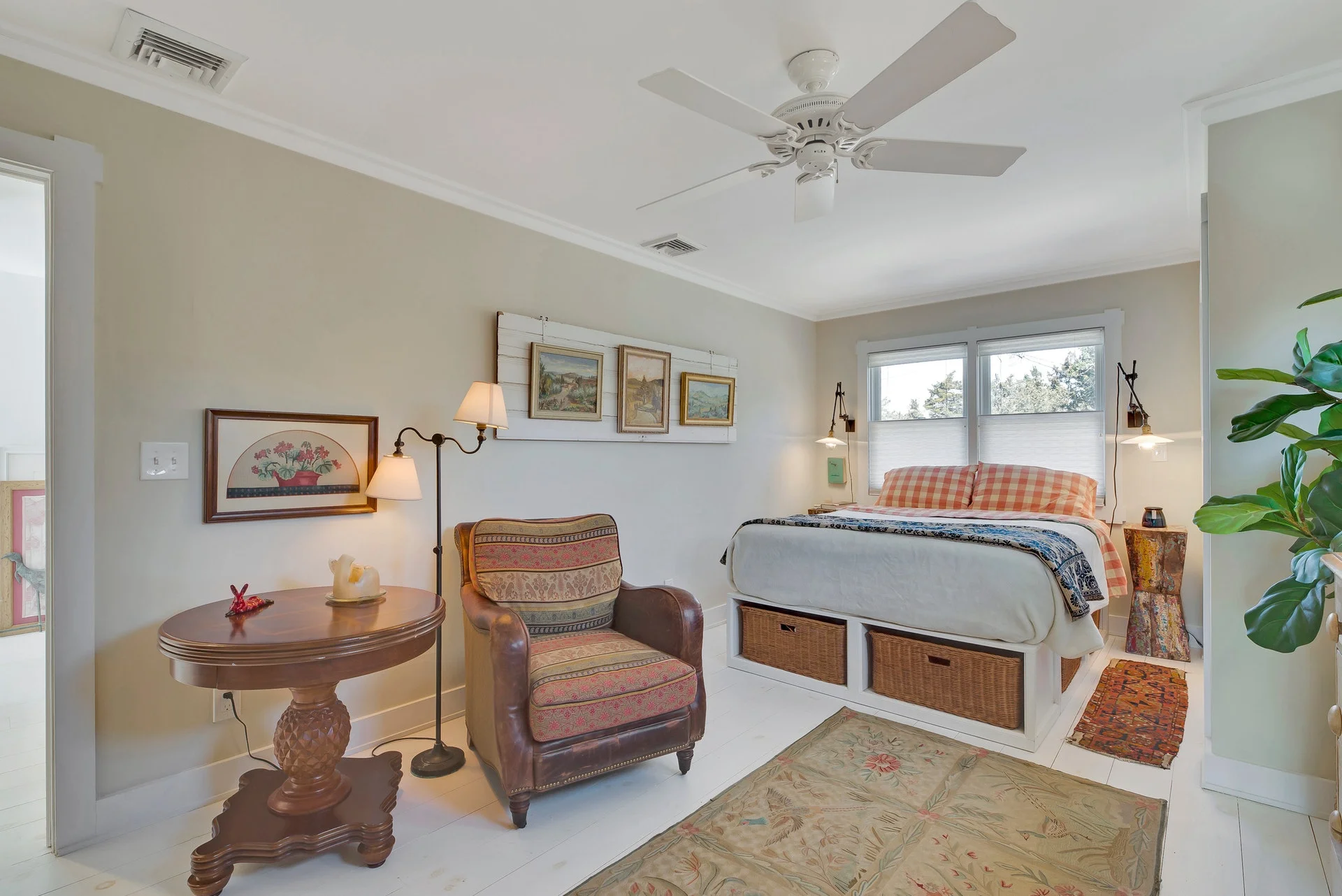 7SpringvilleCircleHamptonBaysNewYork_Peter_Moray_DouglasElliman_Photography_75315144_high_res.jpg