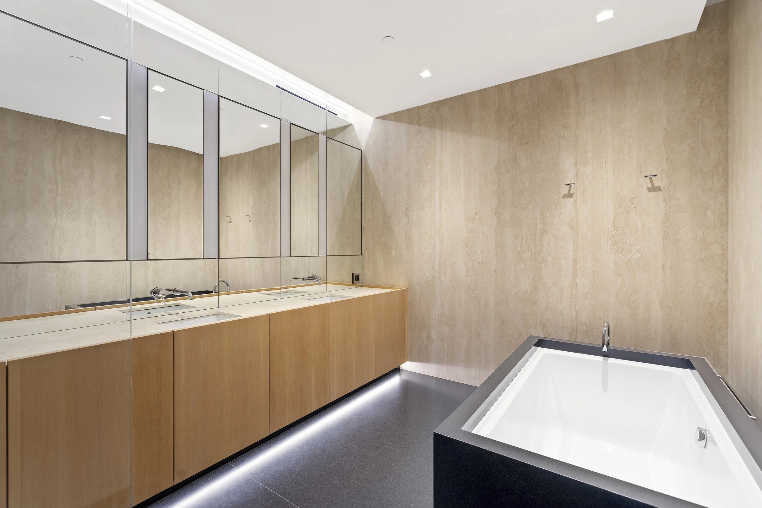 476Broadway5F-SoHo-NolitaNewYork_Matthew_Slosar_DouglasElliman_Photography_77850282_high_res.jpg
