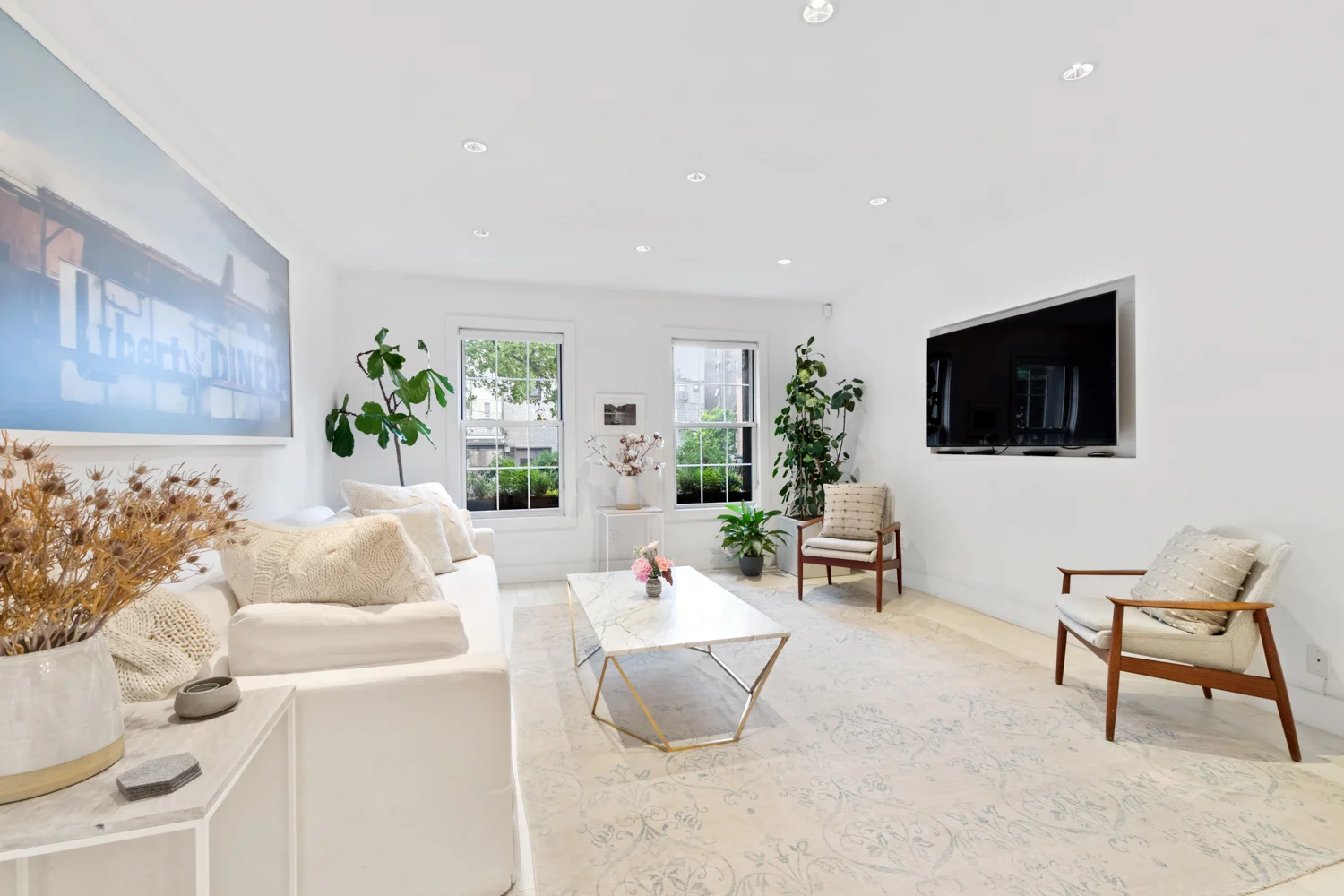 35DevoeStreet-EastWilliamsburgNewYork_Daniel_Fried_DouglasElliman_Photography_80616061_high_res.jpg