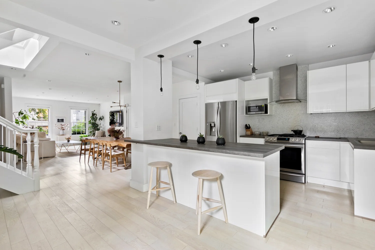 35DevoeStreet-EastWilliamsburgNewYork_Daniel_Fried_DouglasElliman_Photography_80616165_high_res.jpg