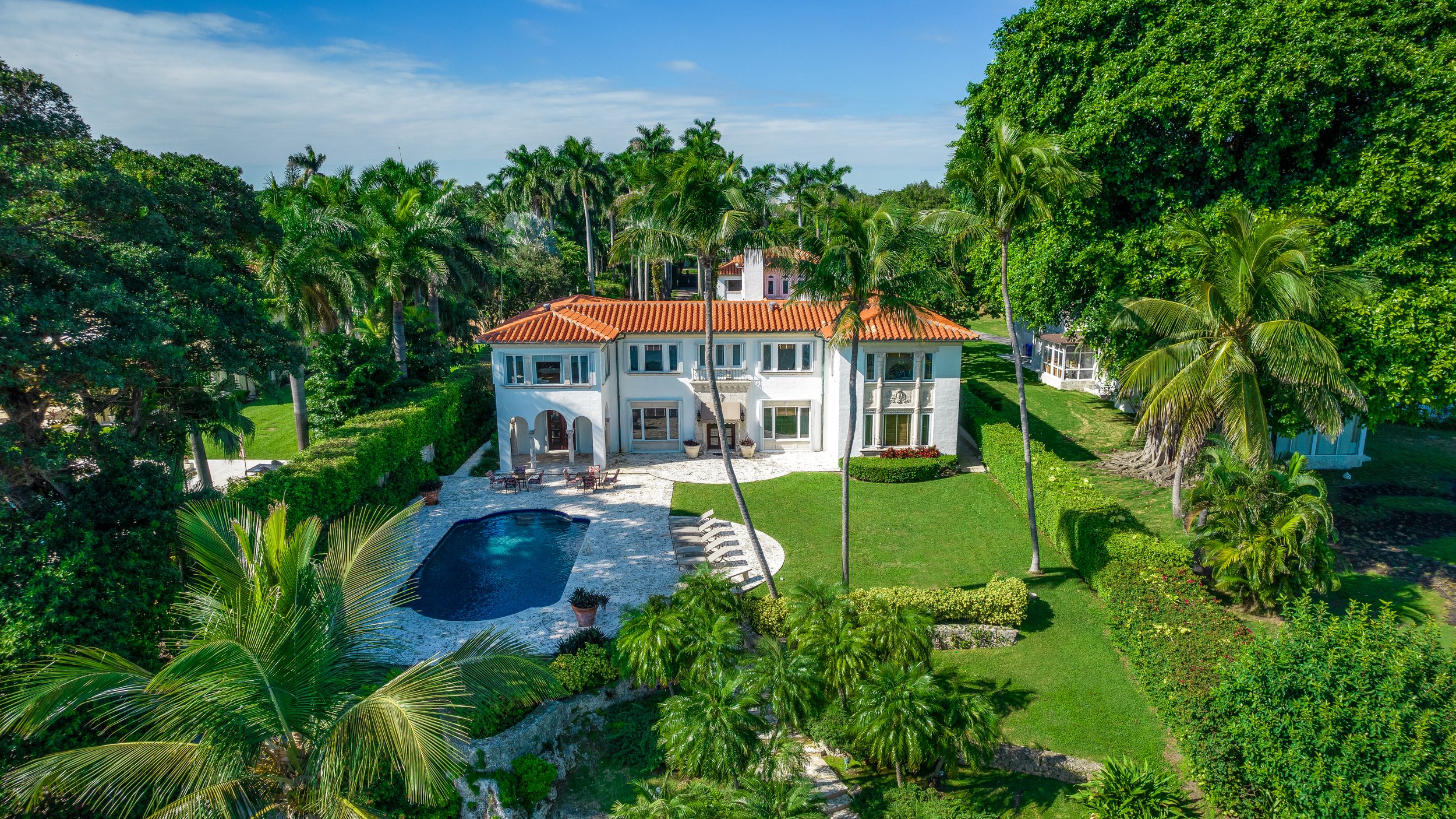  Gunther VI inherited his vast fortune, and the Miami estate, from his grandfather Gunther IV who purchased it from the pop star over 20 years ago. The canine comes from a lineage that dates back 40 years and 6 generations. Gunther III inherited a mu