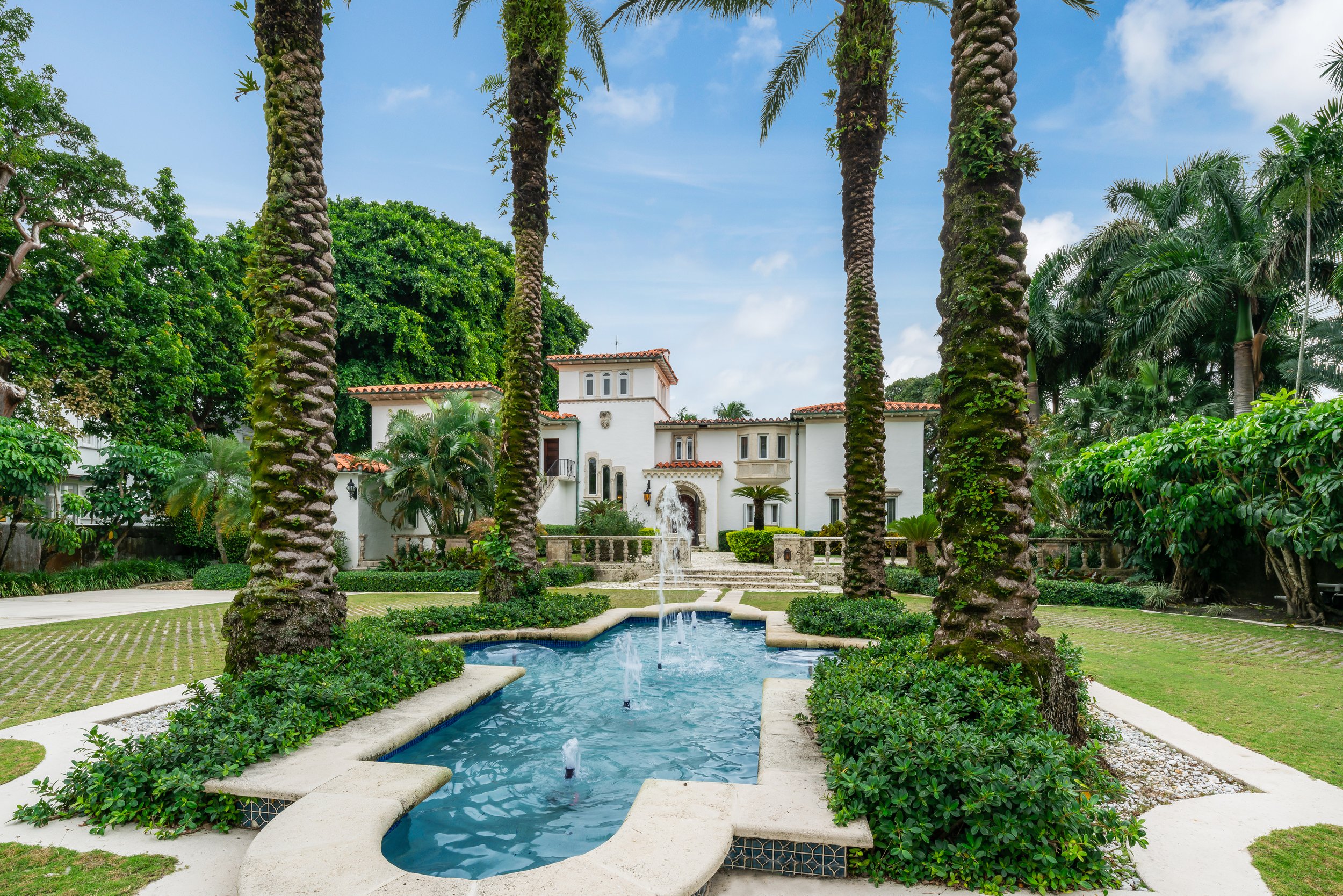   While Gunther VI embarks on the next phase of his journey, the new owner of this Miami estate will have the perfect opportunity to restore or build new in a prime location with a unique history that no one else in the world can claim.&nbsp;    3029